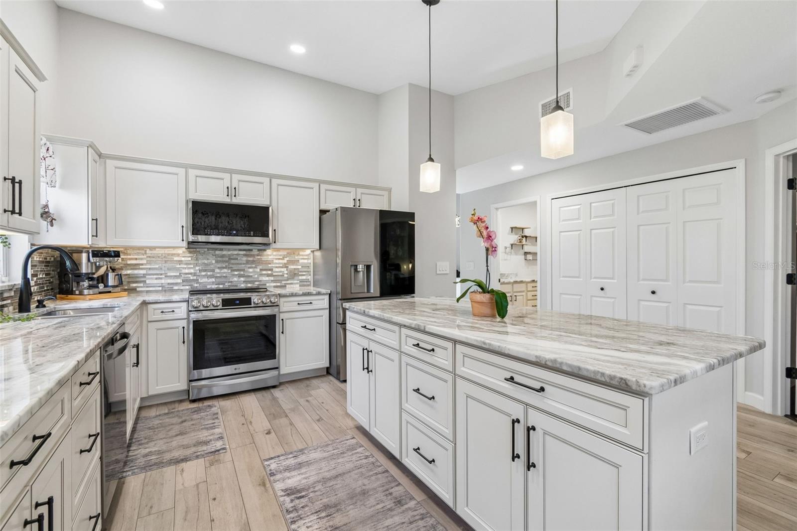 Listing Image #11