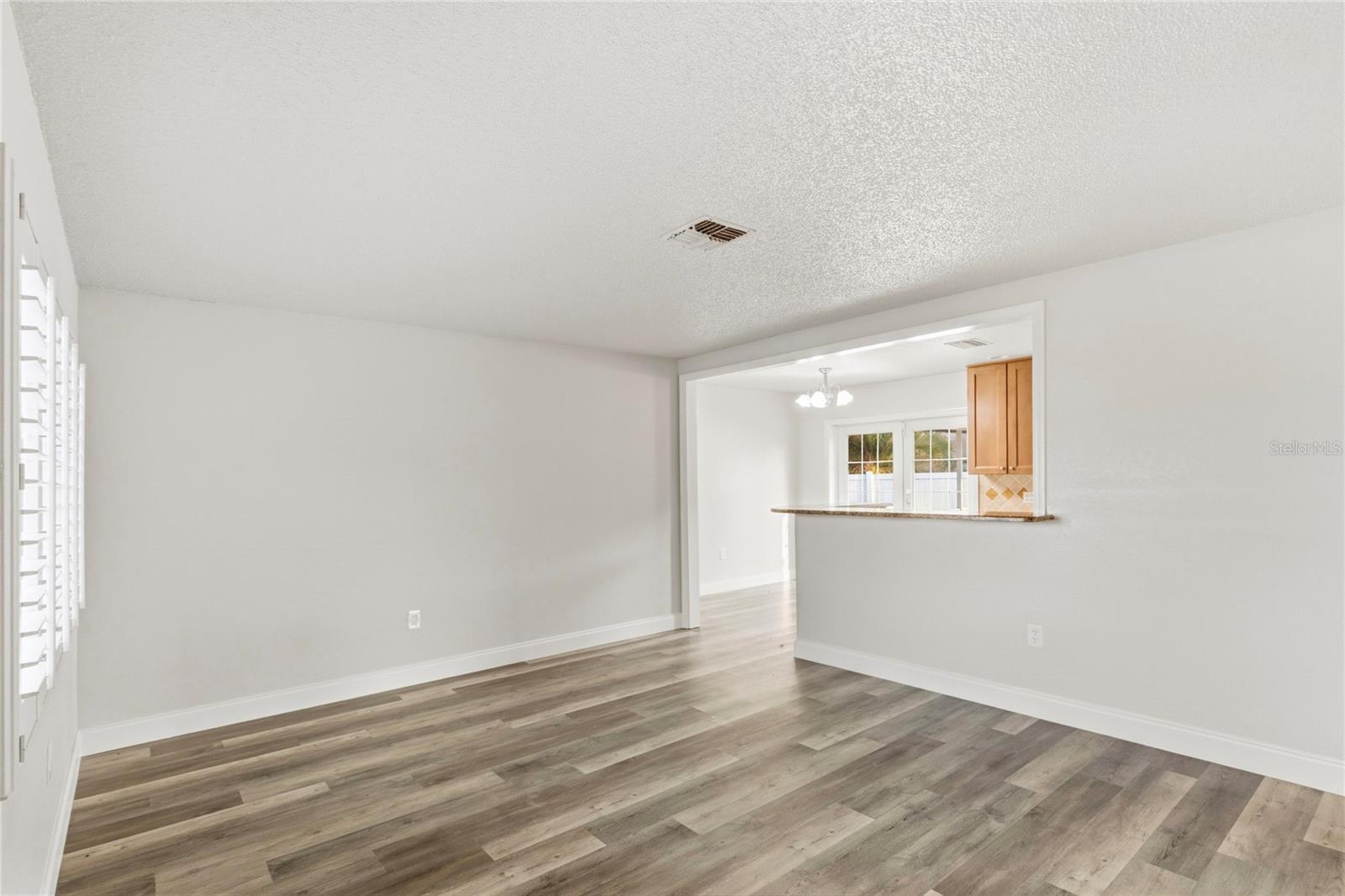 Listing Image #9