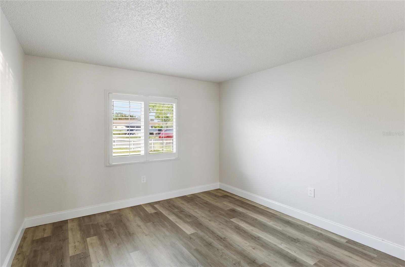 Listing Image #10