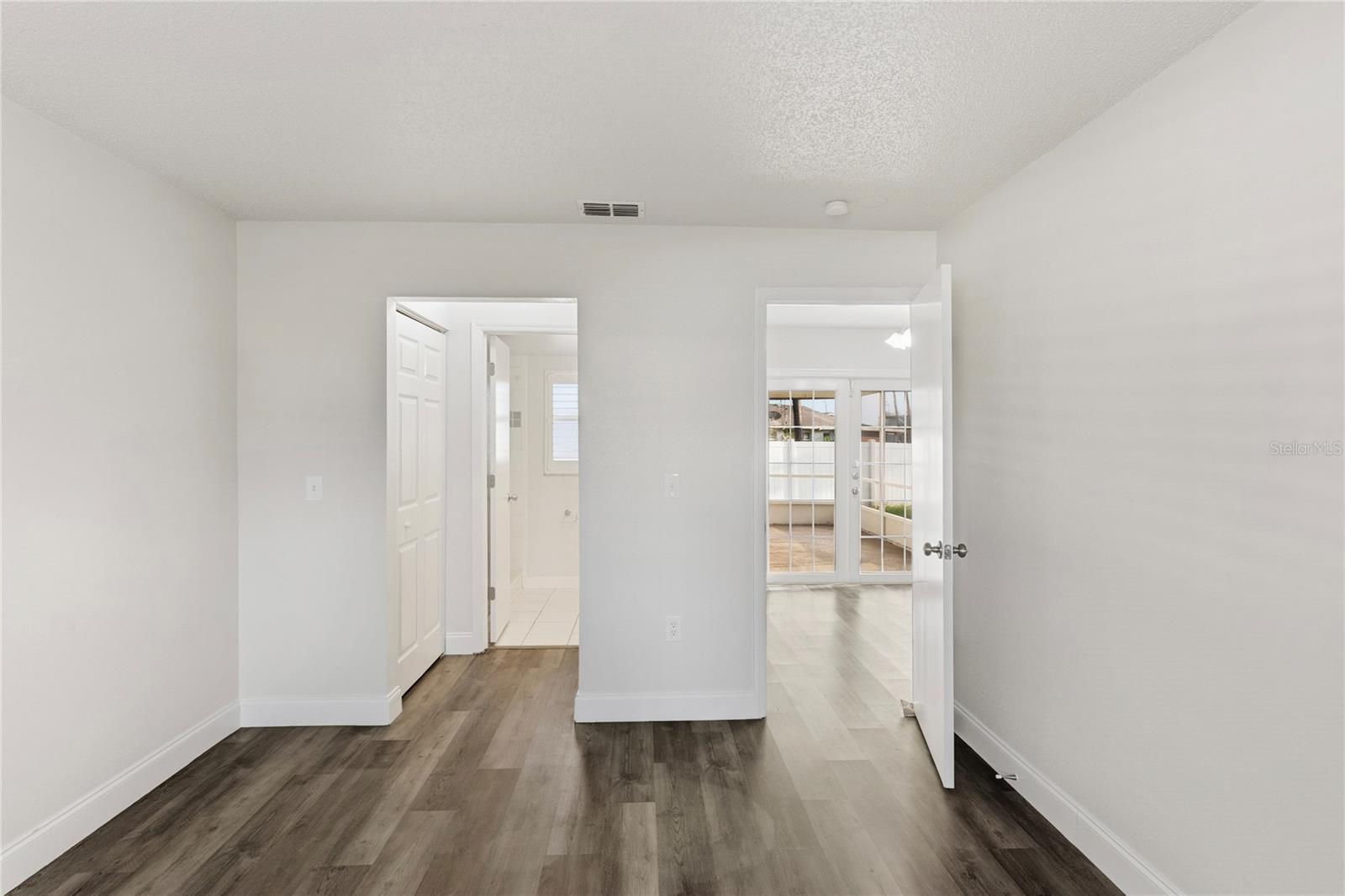 Listing Image #12