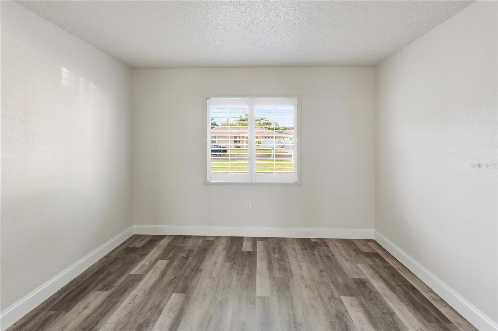 Listing Image #13