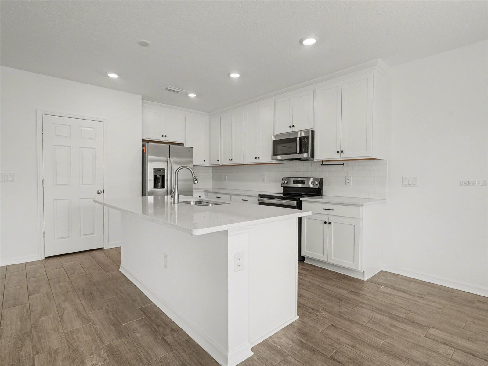 Listing Image #9