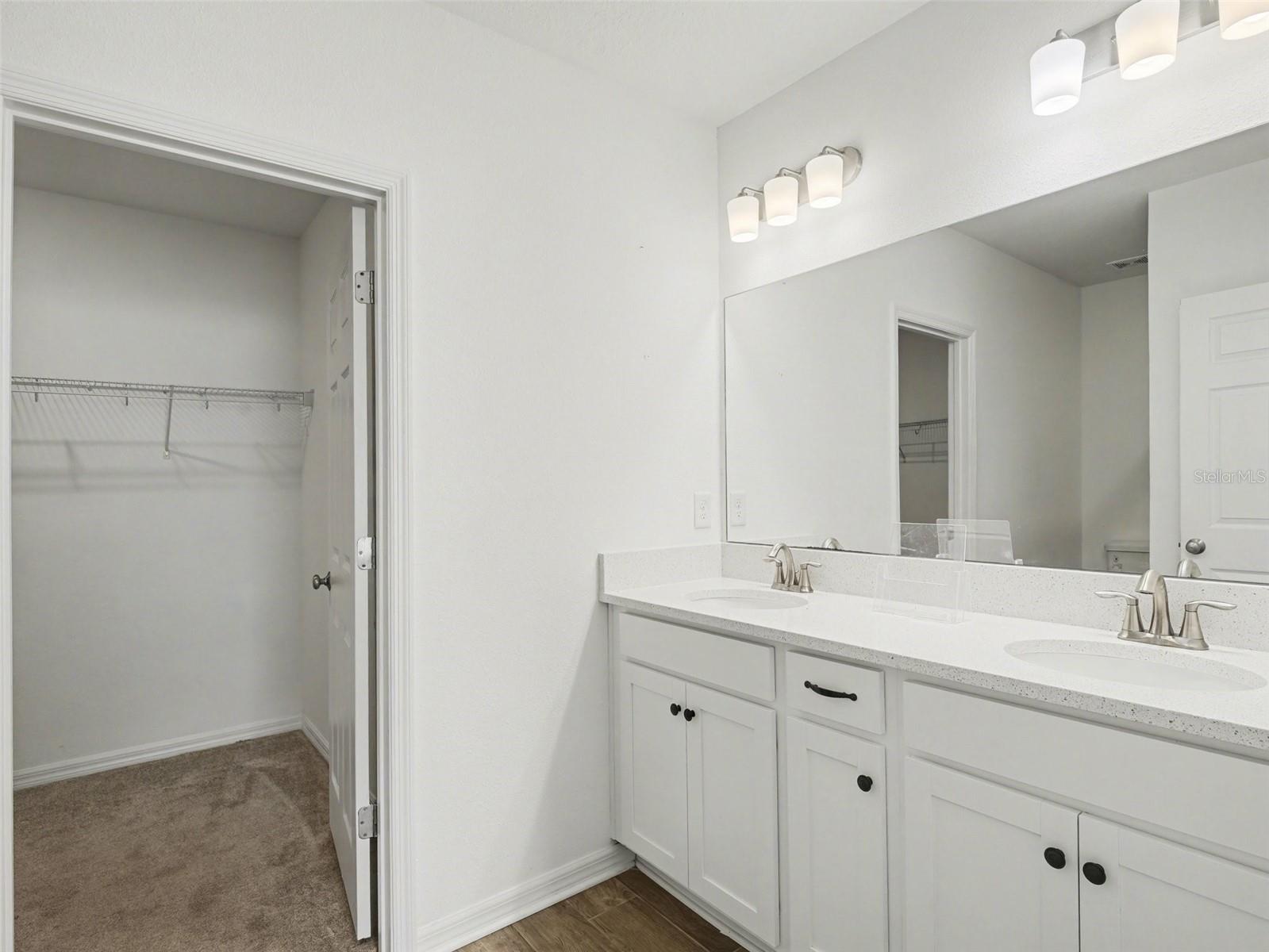 Listing Image #11