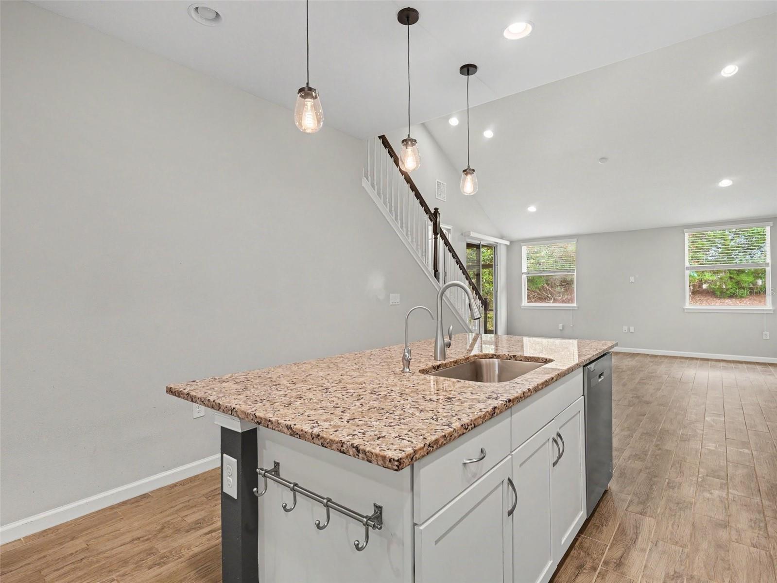 Listing Image #10