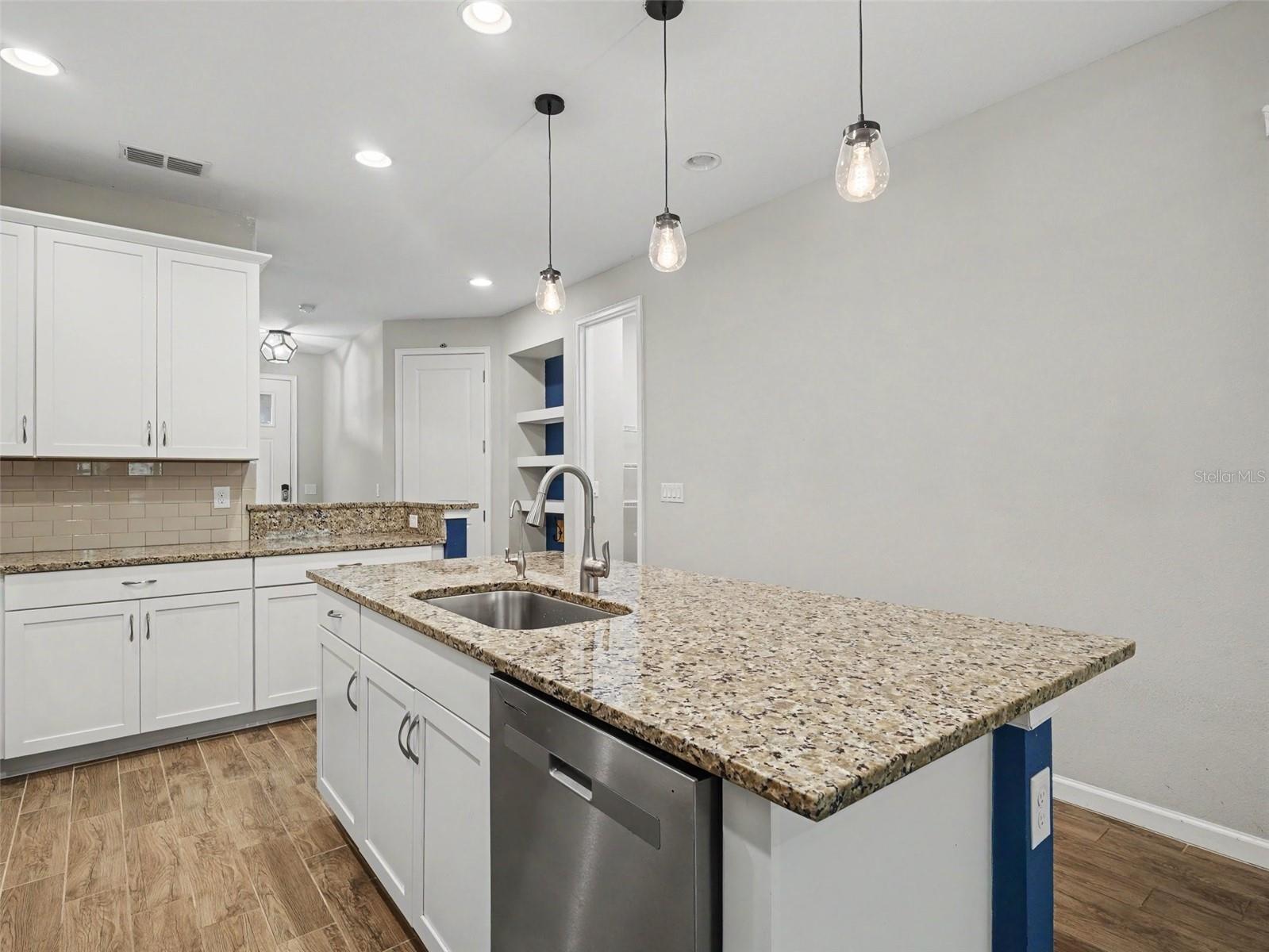 Listing Image #12