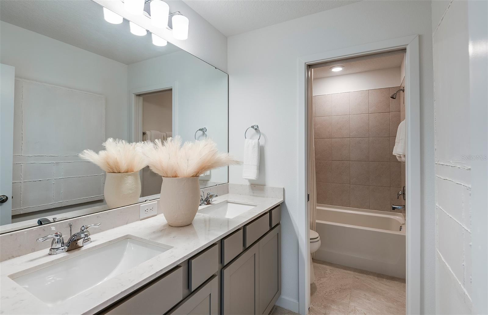 Listing Image #12