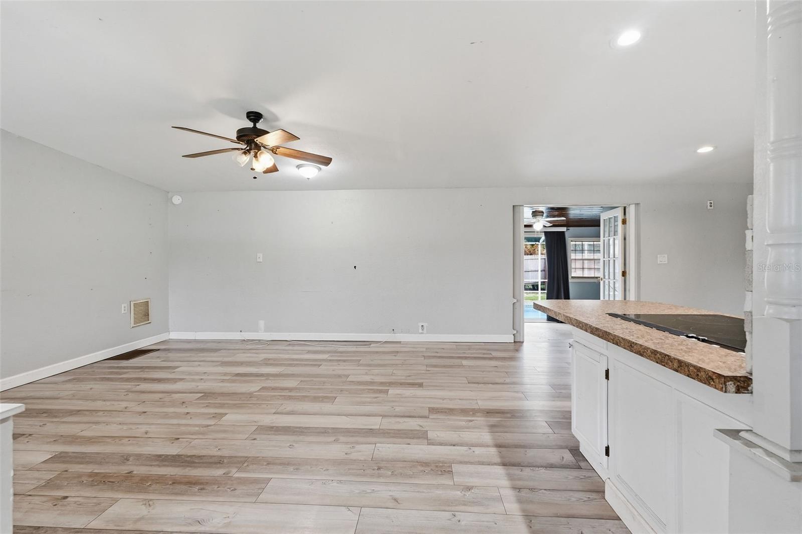 Listing Image #8