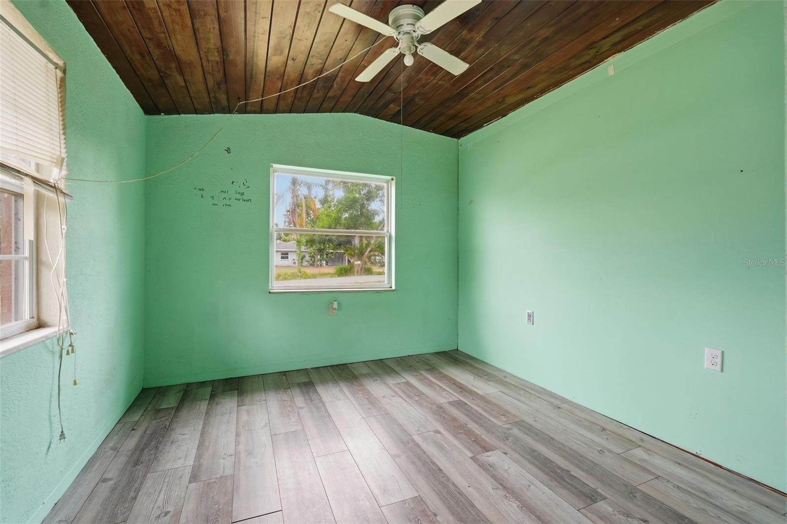 Listing Image #12