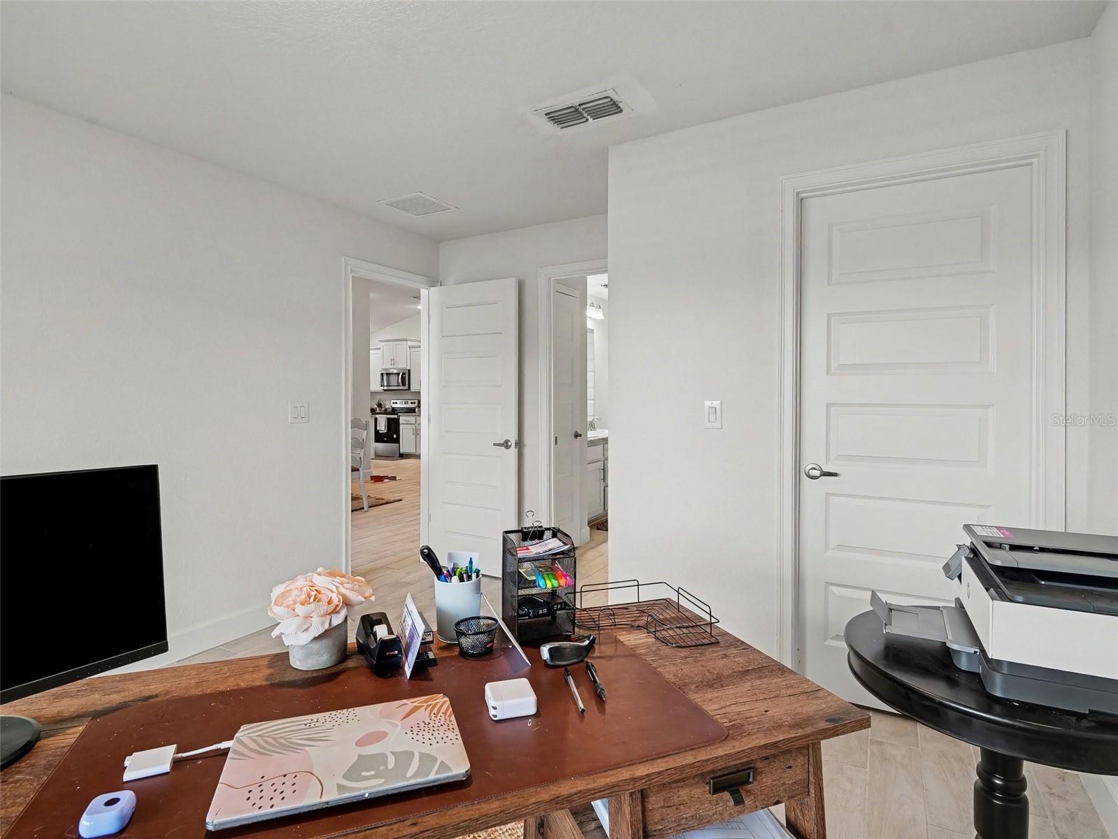 Listing Image #12