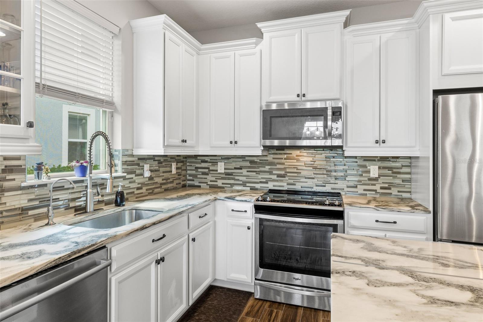 Listing Image #11