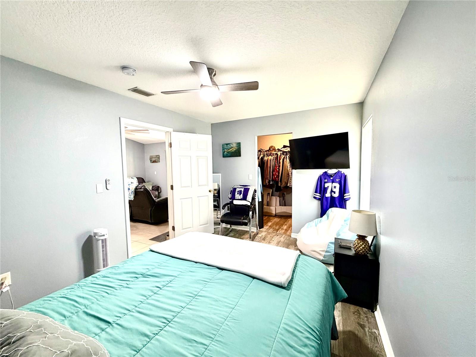 Listing Image #11