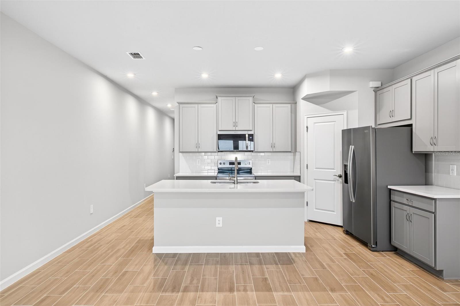 Listing Image #9