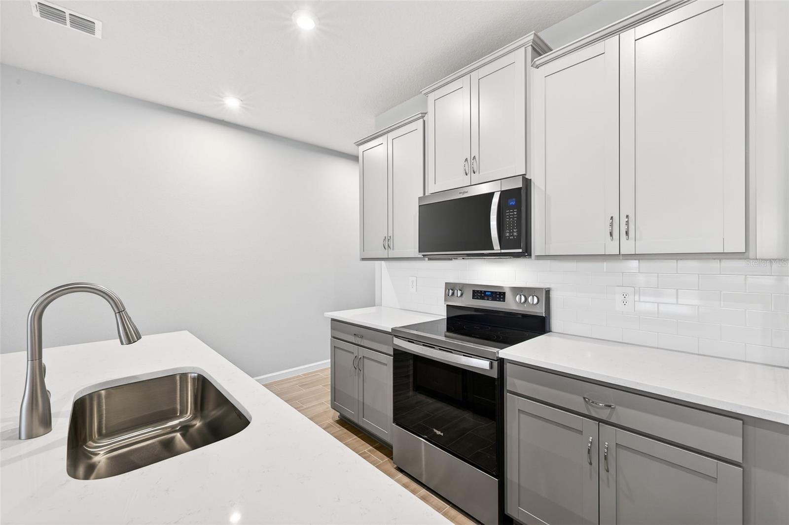 Listing Image #12