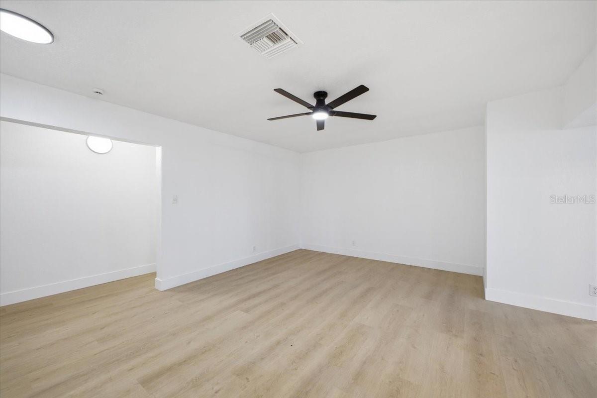 Listing Image #7