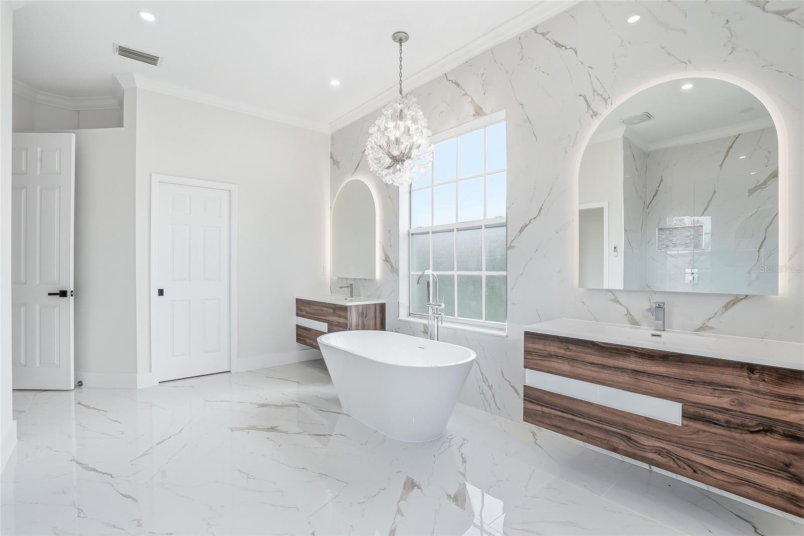 Listing Image #25