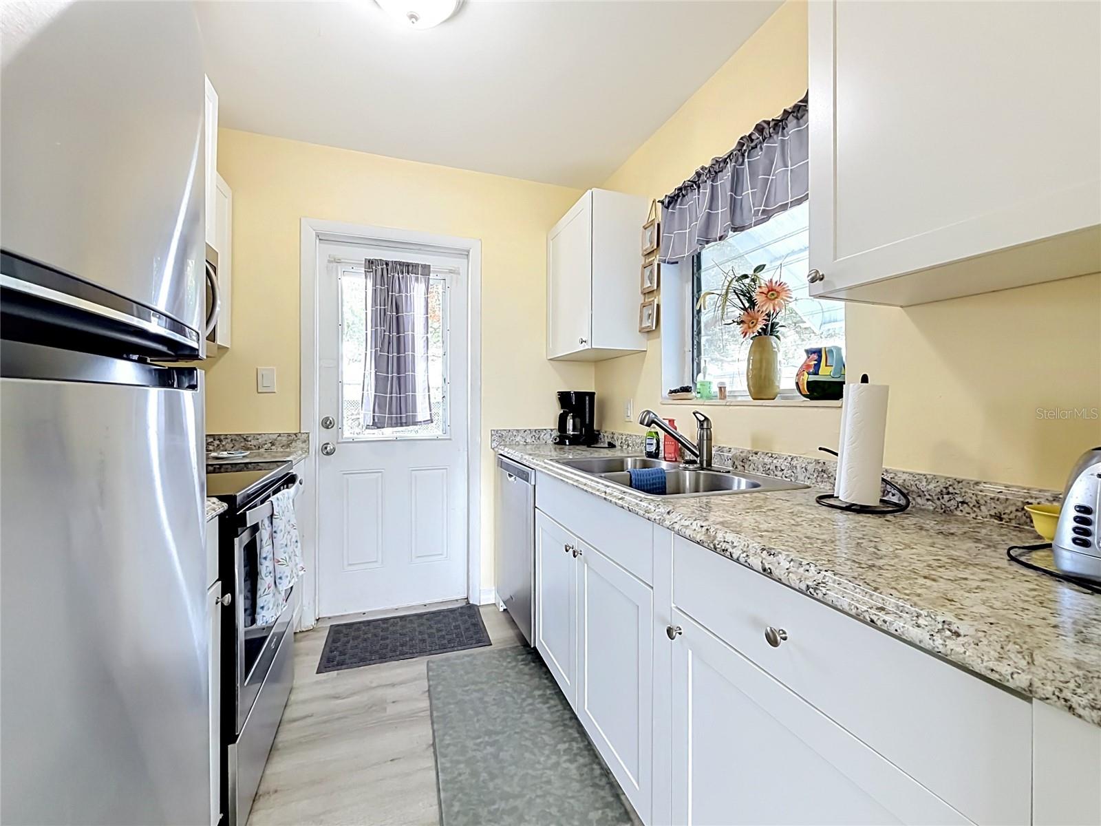 Listing Image #9