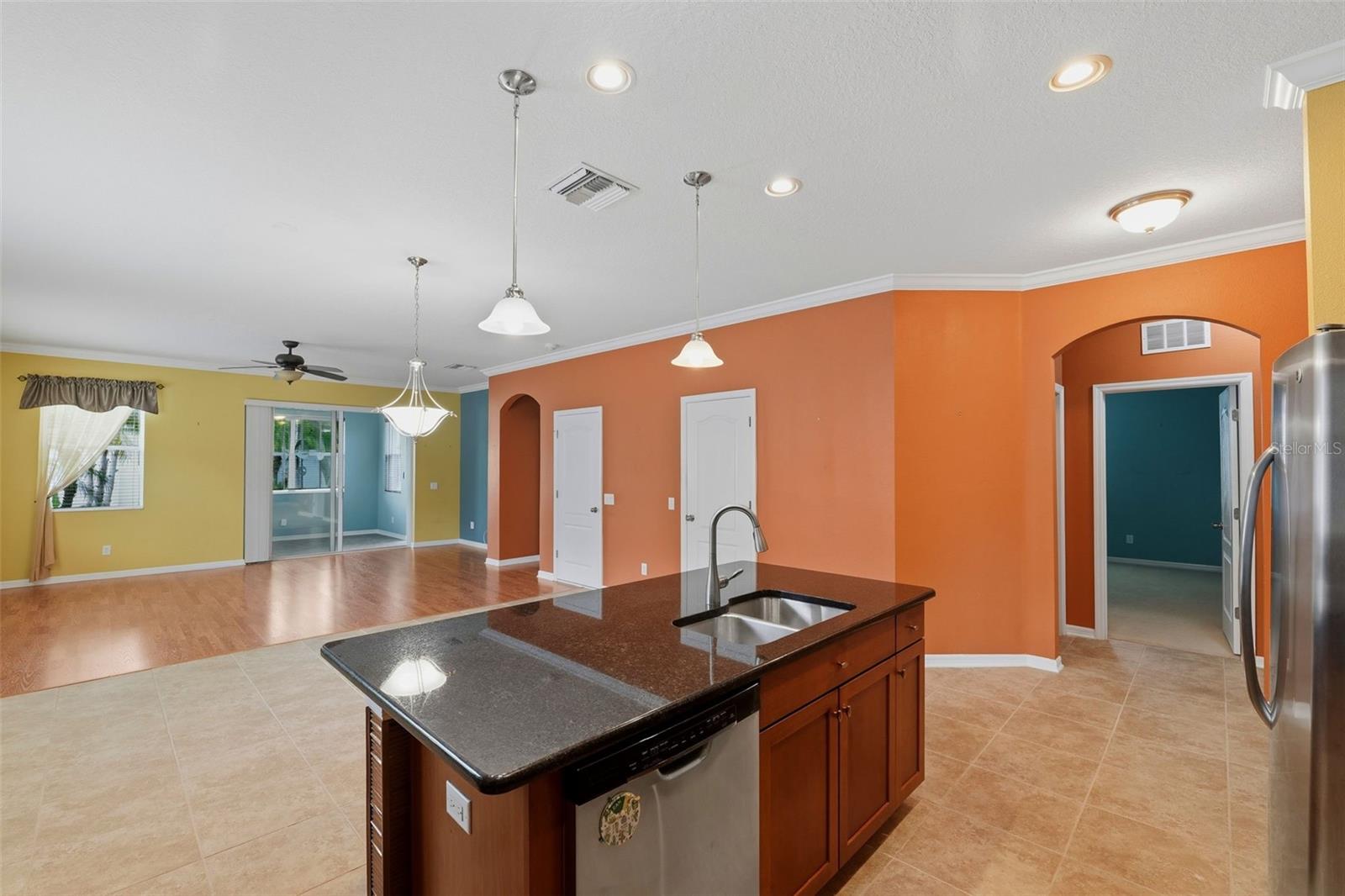Listing Image #12