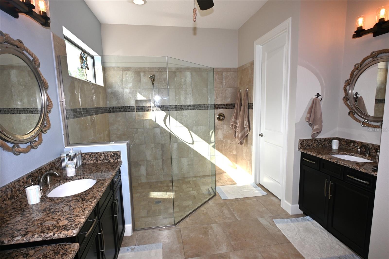 Listing Image #42