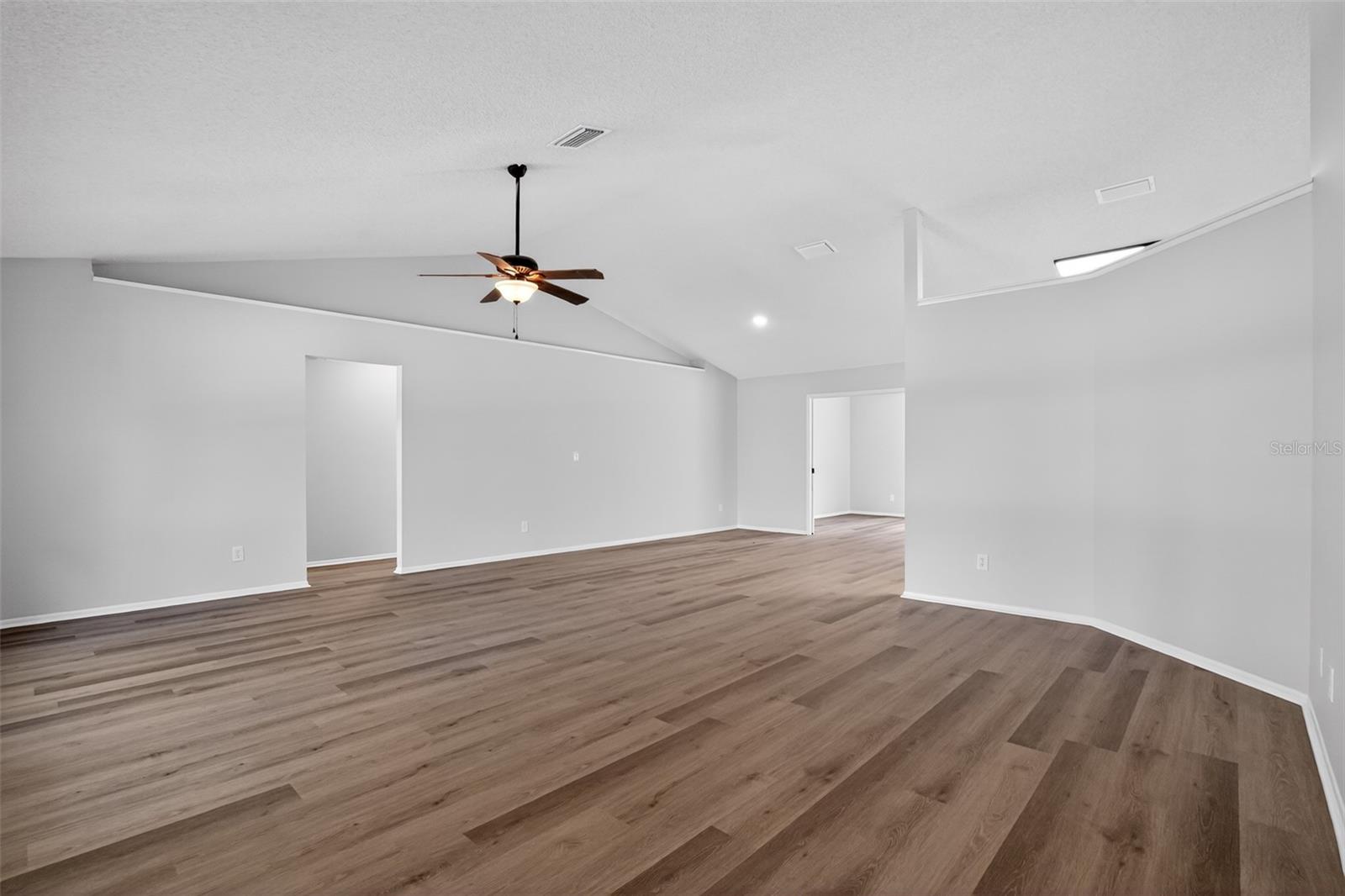 Listing Image #6