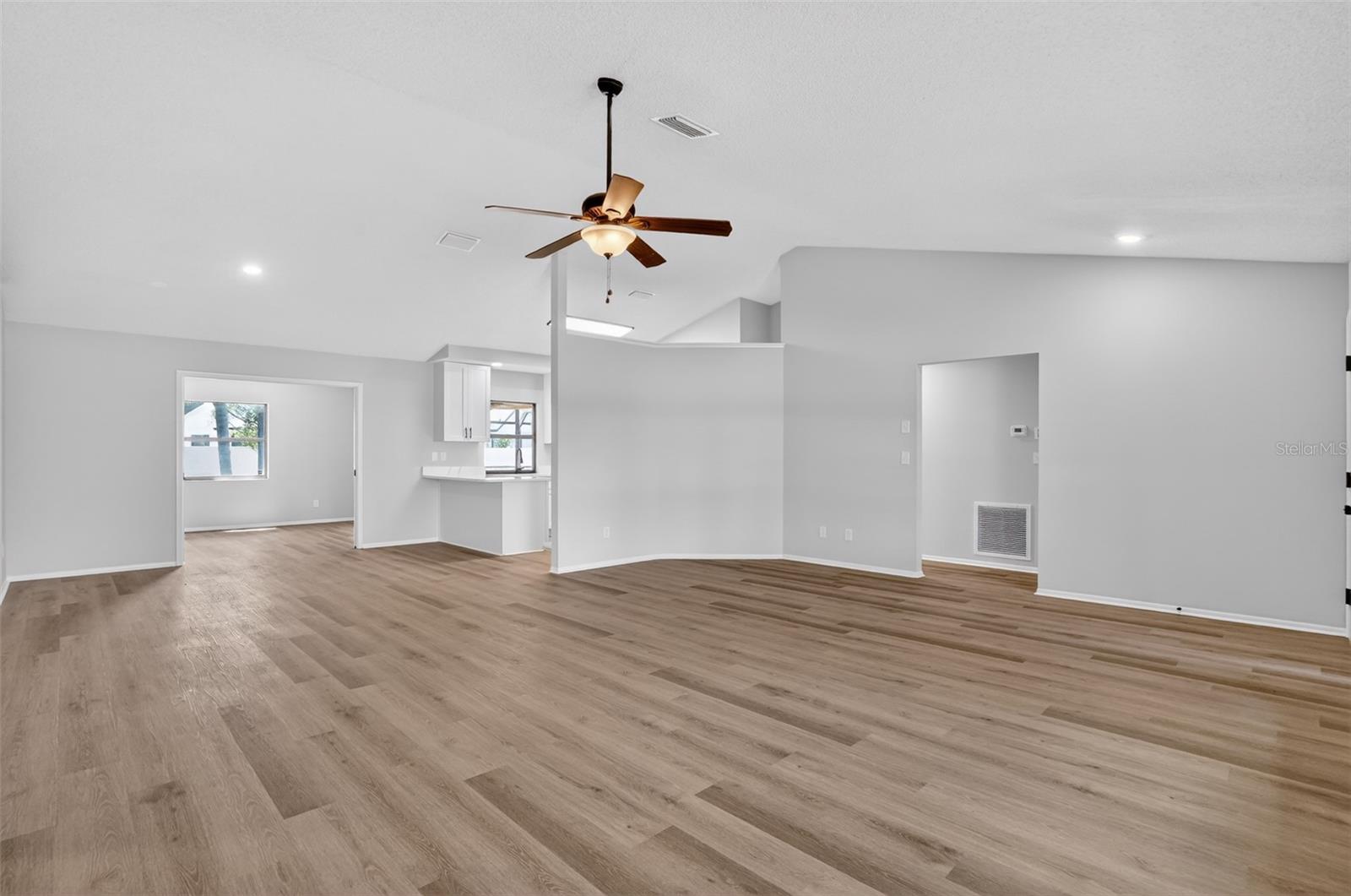 Listing Image #7
