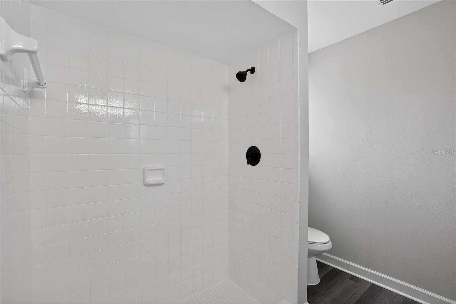 Listing Image #12