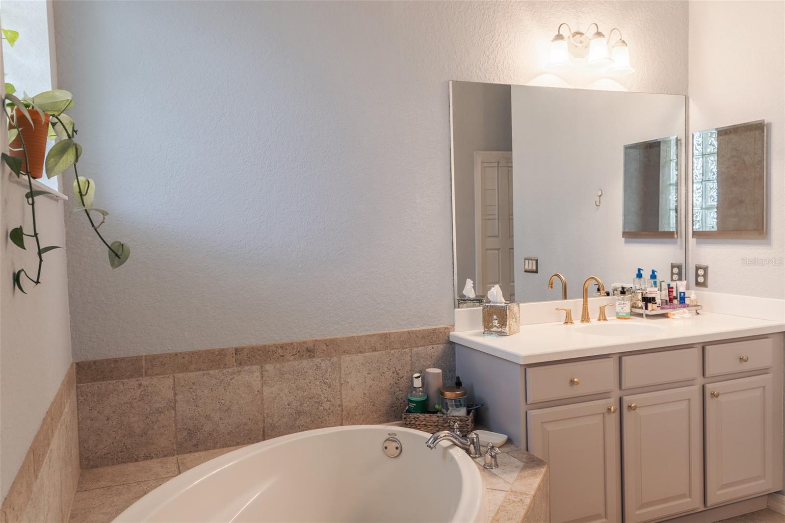 Listing Image #11