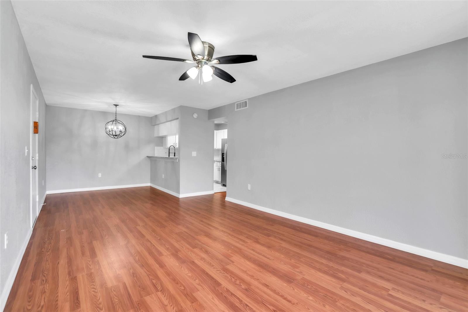 Listing Image #9