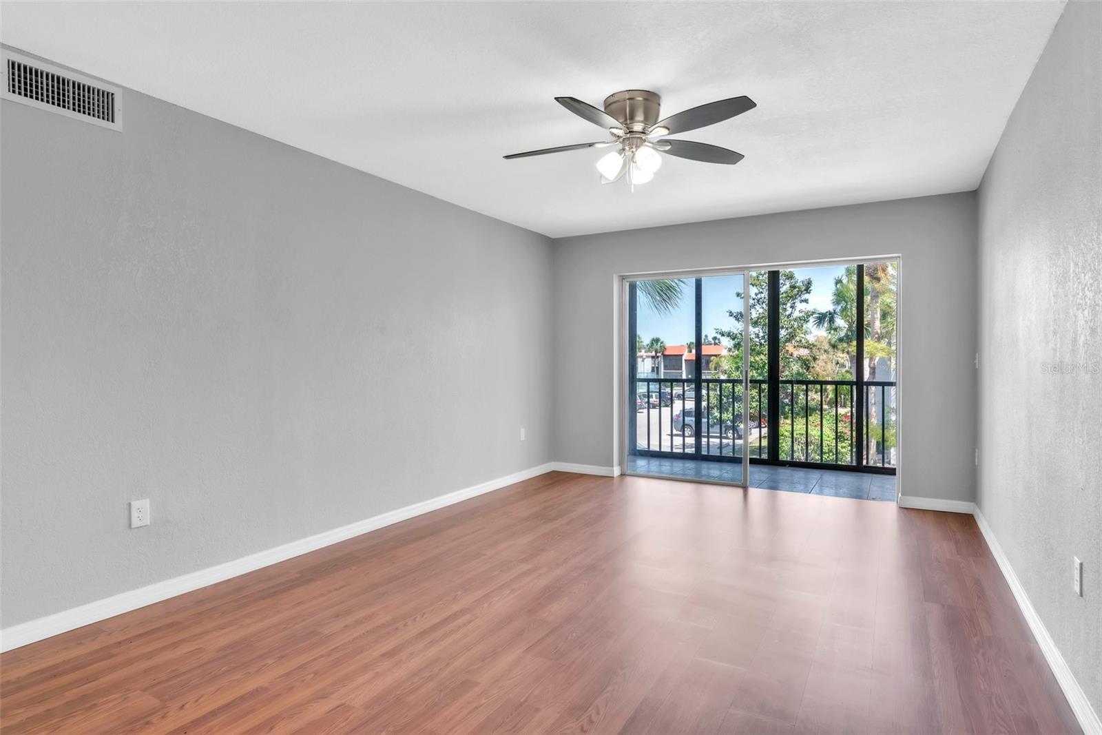 Listing Image #11
