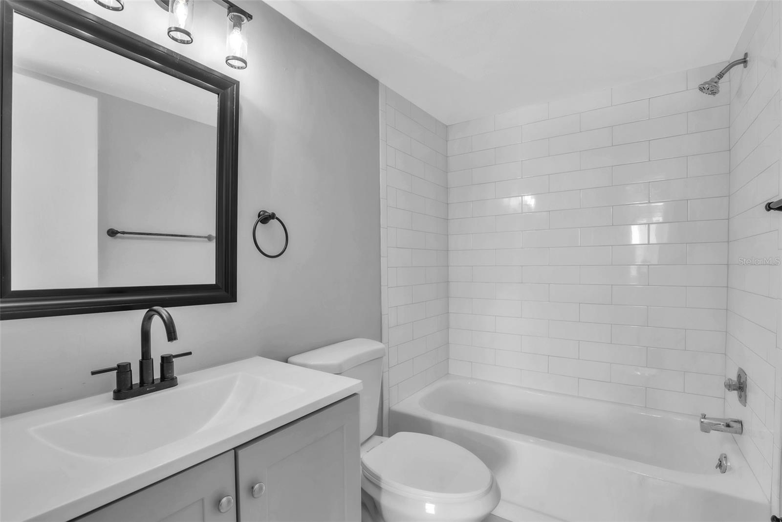 Listing Image #17