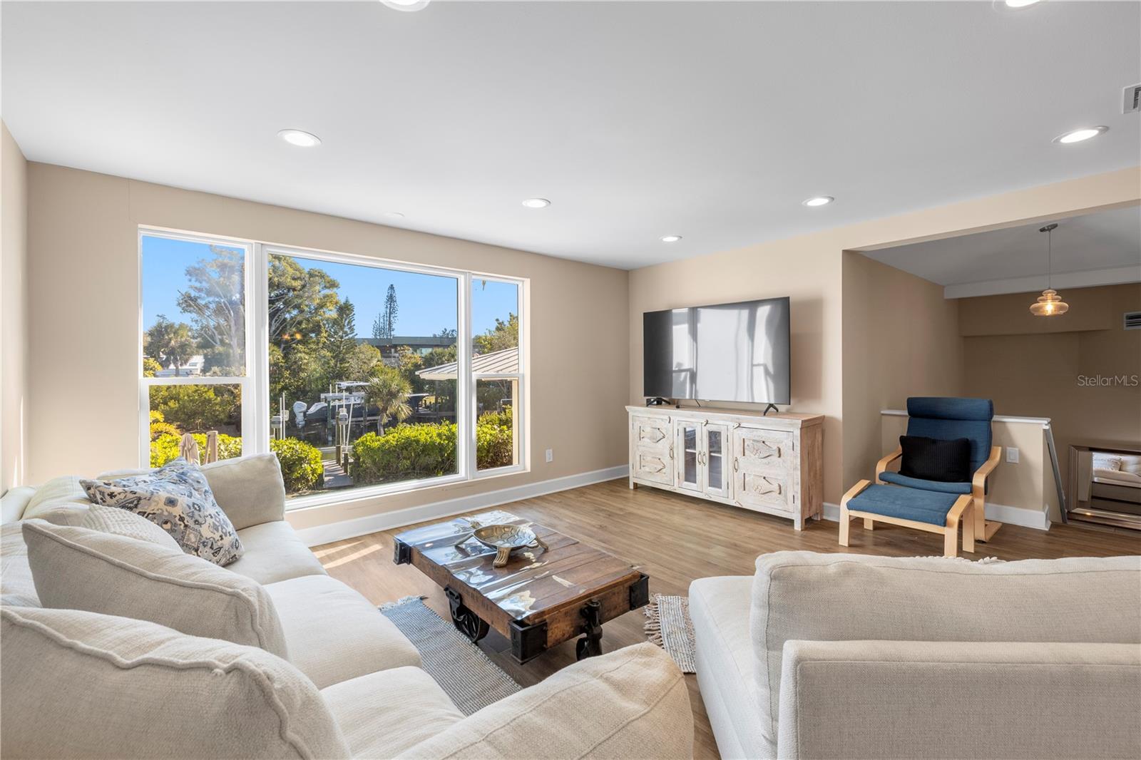 Listing Image #11
