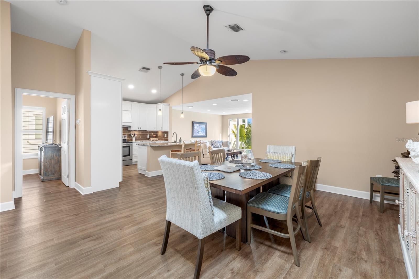 Listing Image #12