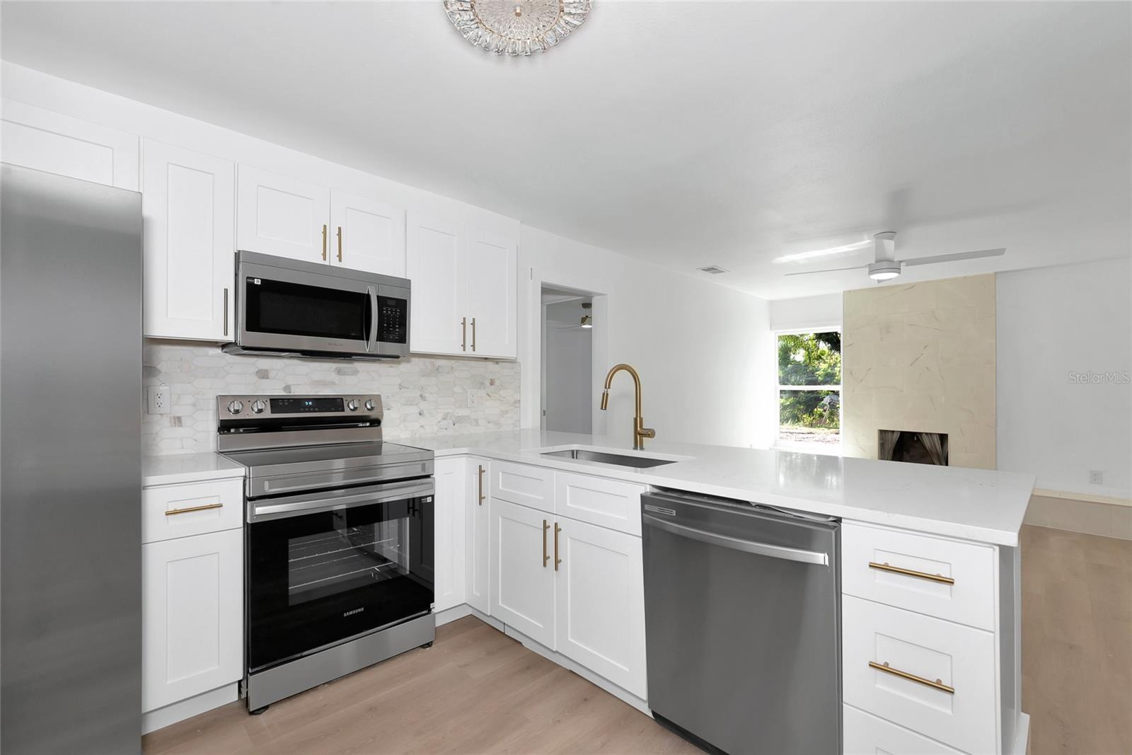 Listing Image #11