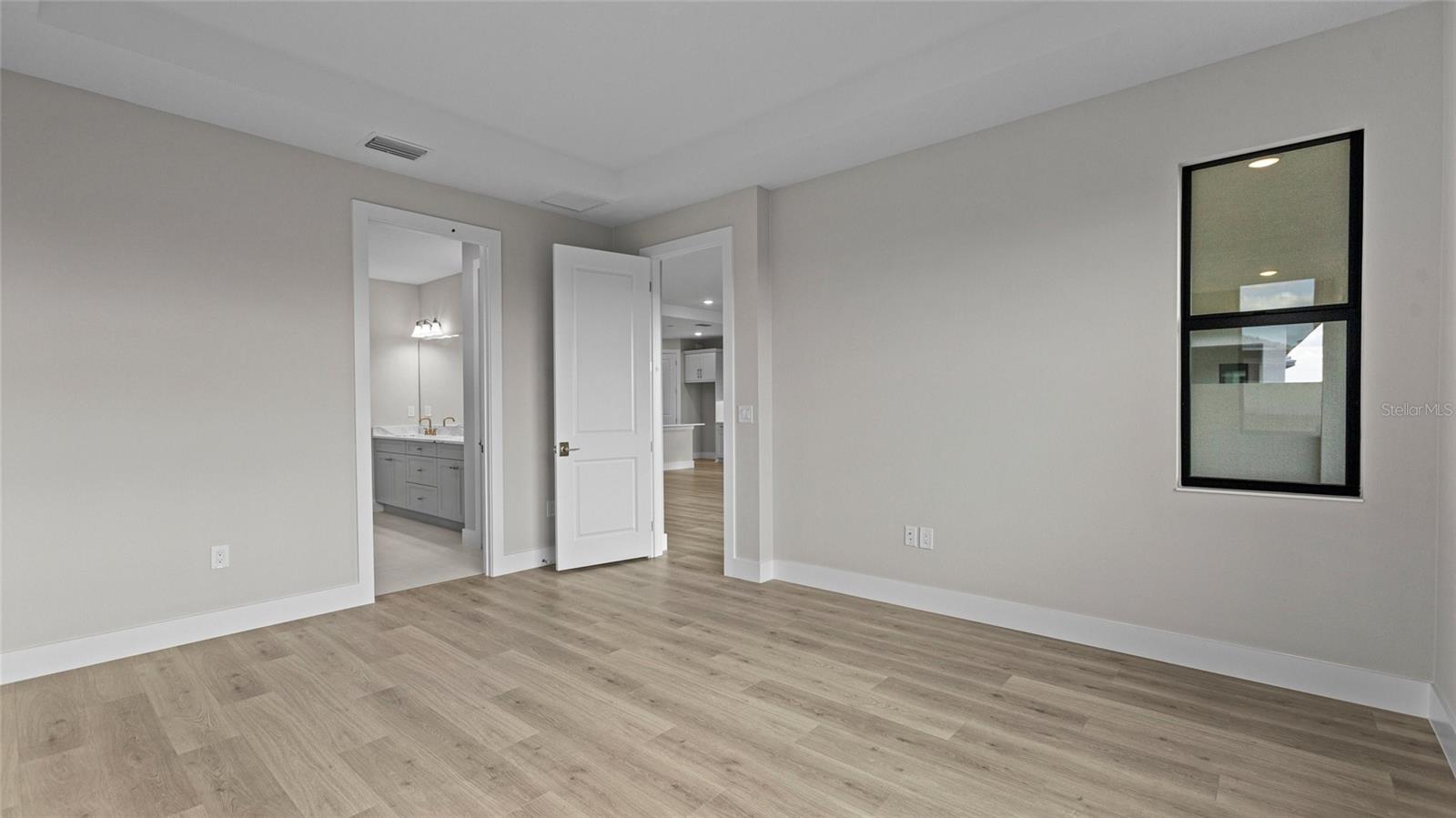 Listing Image #8