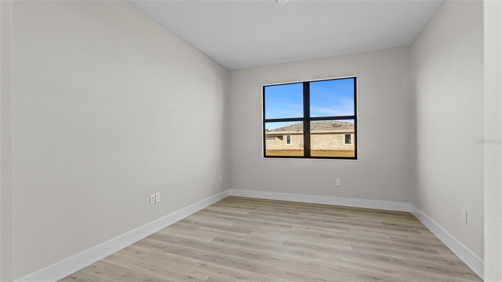 Listing Image #9