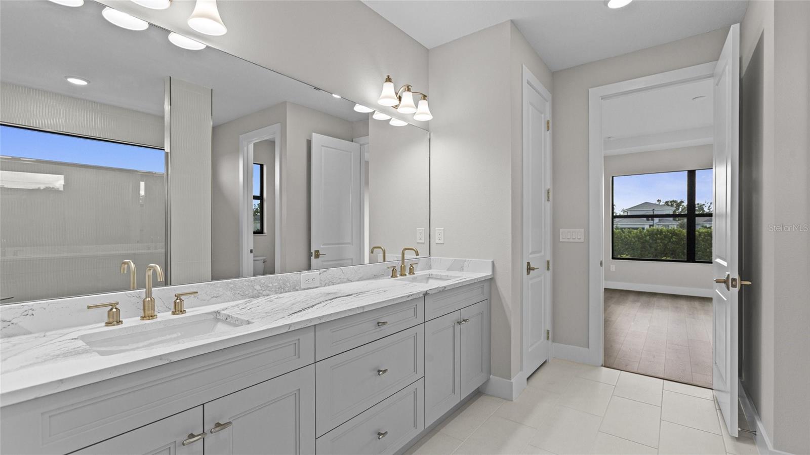 Listing Image #13