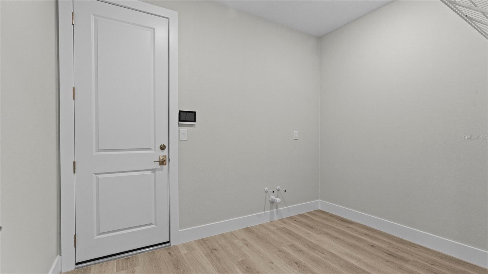 Listing Image #18